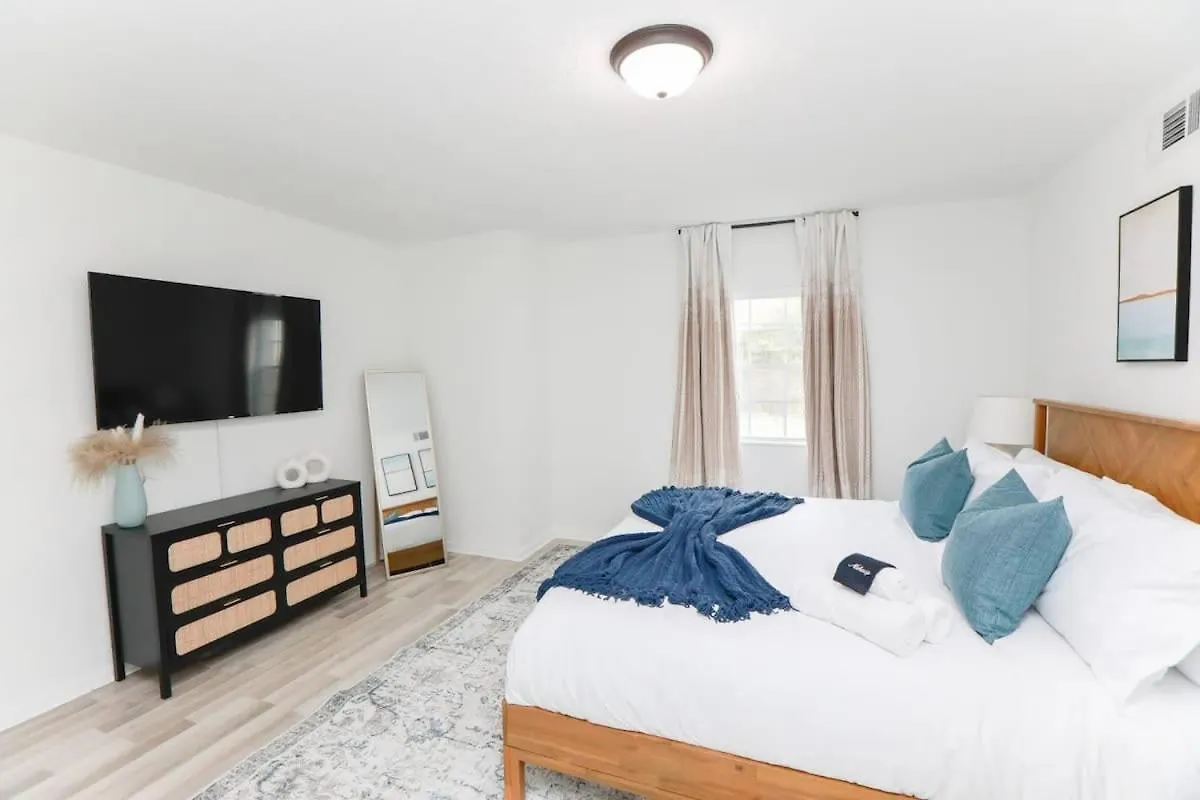 Sojourn Bayside 2 Bedroom Norfolk Apartment